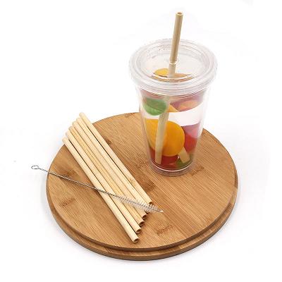 Le cannucce di plastica sono vietate. Da cosa beviamo?